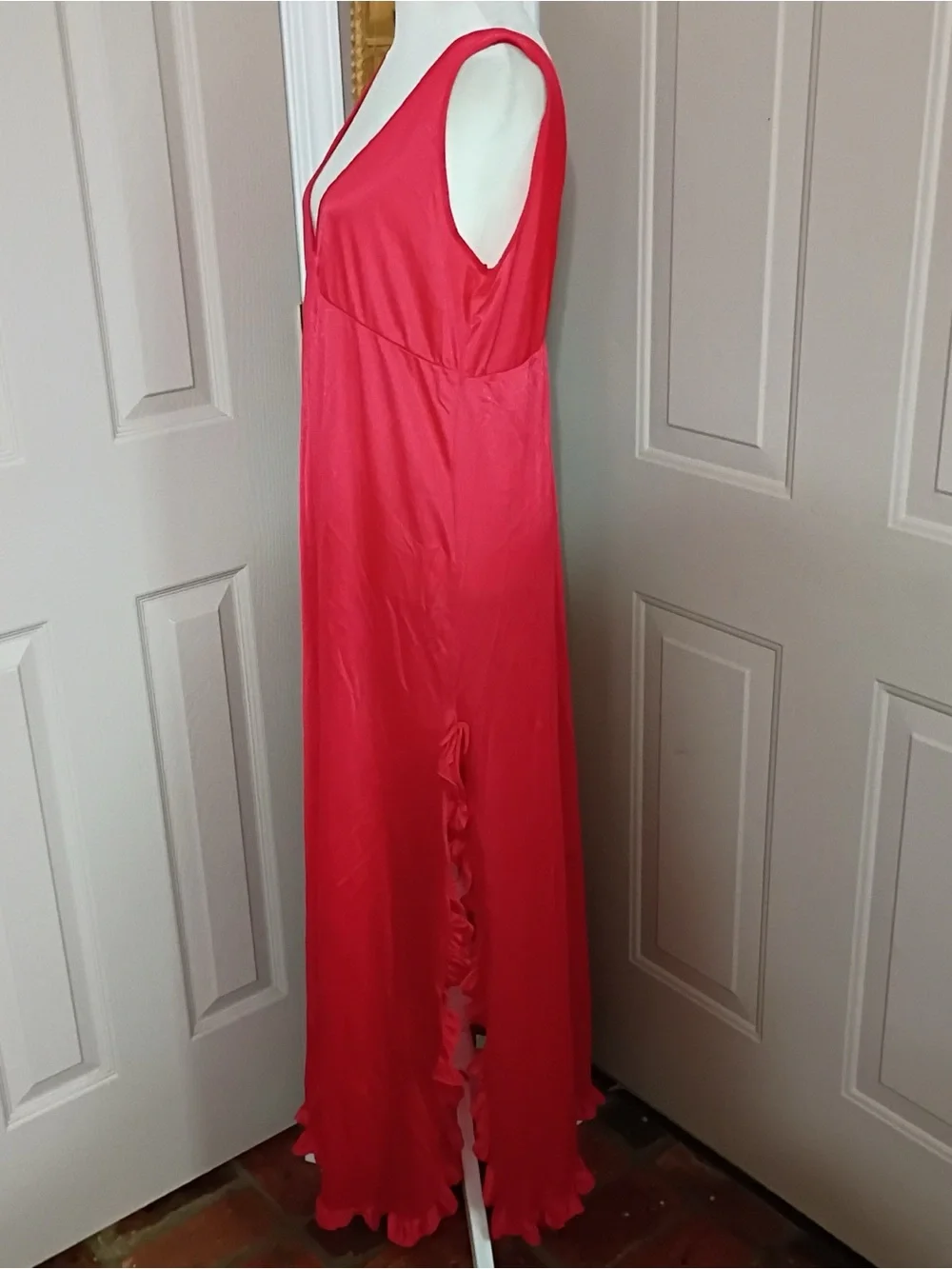 Vintage ladies red v-neck long ruffled hem gown slip dress w/side slits. Size M. - Picture 3 of 8